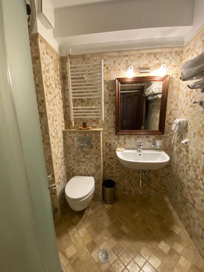 Boutique Hotel Muzaka Berat Exterior foto