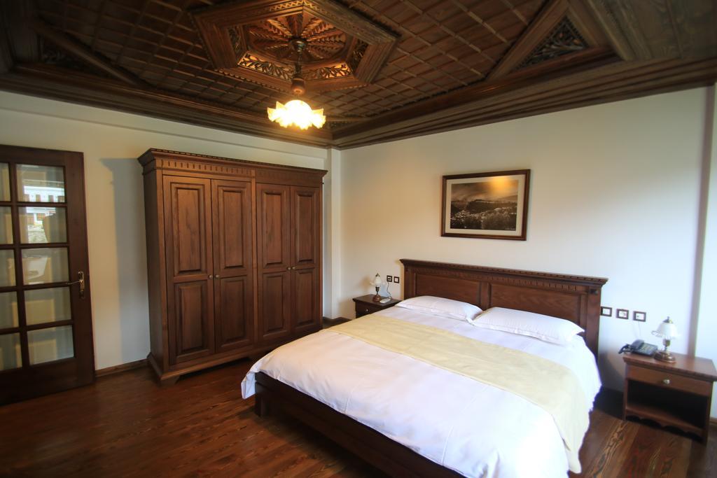Boutique Hotel Muzaka Berat Exterior foto