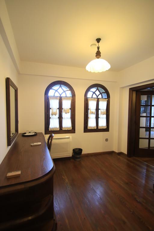Boutique Hotel Muzaka Berat Exterior foto