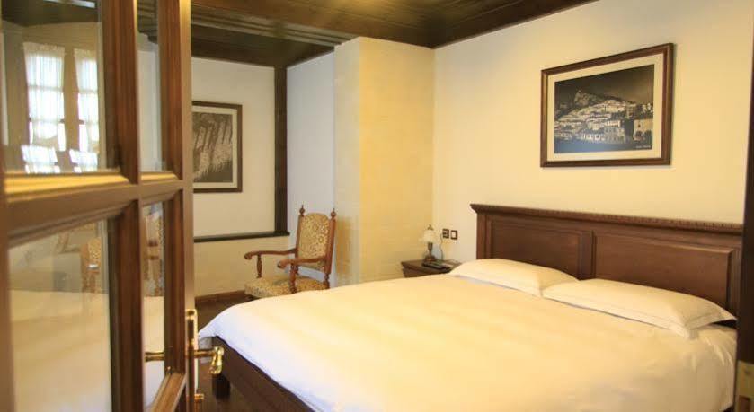 Boutique Hotel Muzaka Berat Exterior foto